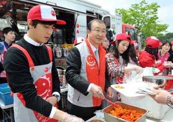 크기변환_(보도자료 이미지 3) BC카드, 고객 자원 봉사자들과 함께 ‘사랑 나눔 축제’ 시행.JPG